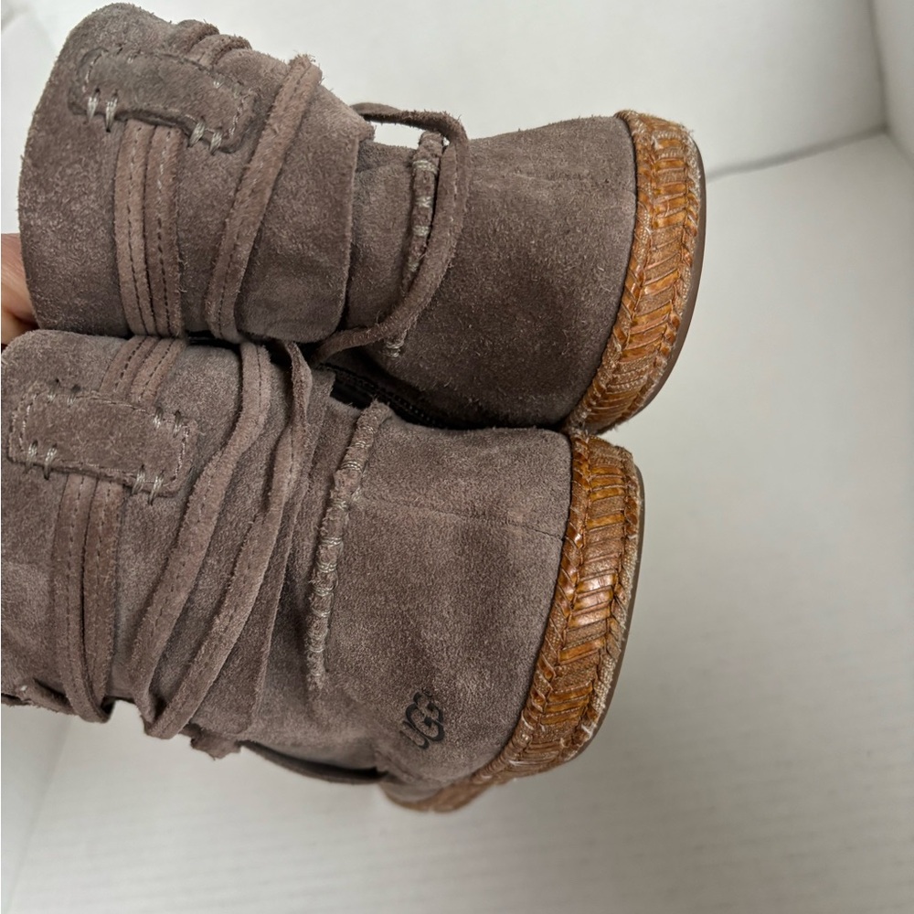 UGG Moccasin Ankle Boot Womens Size 8.5 Taupe Brown Suede Slouch Reid Bootie - Picture 5 of 8